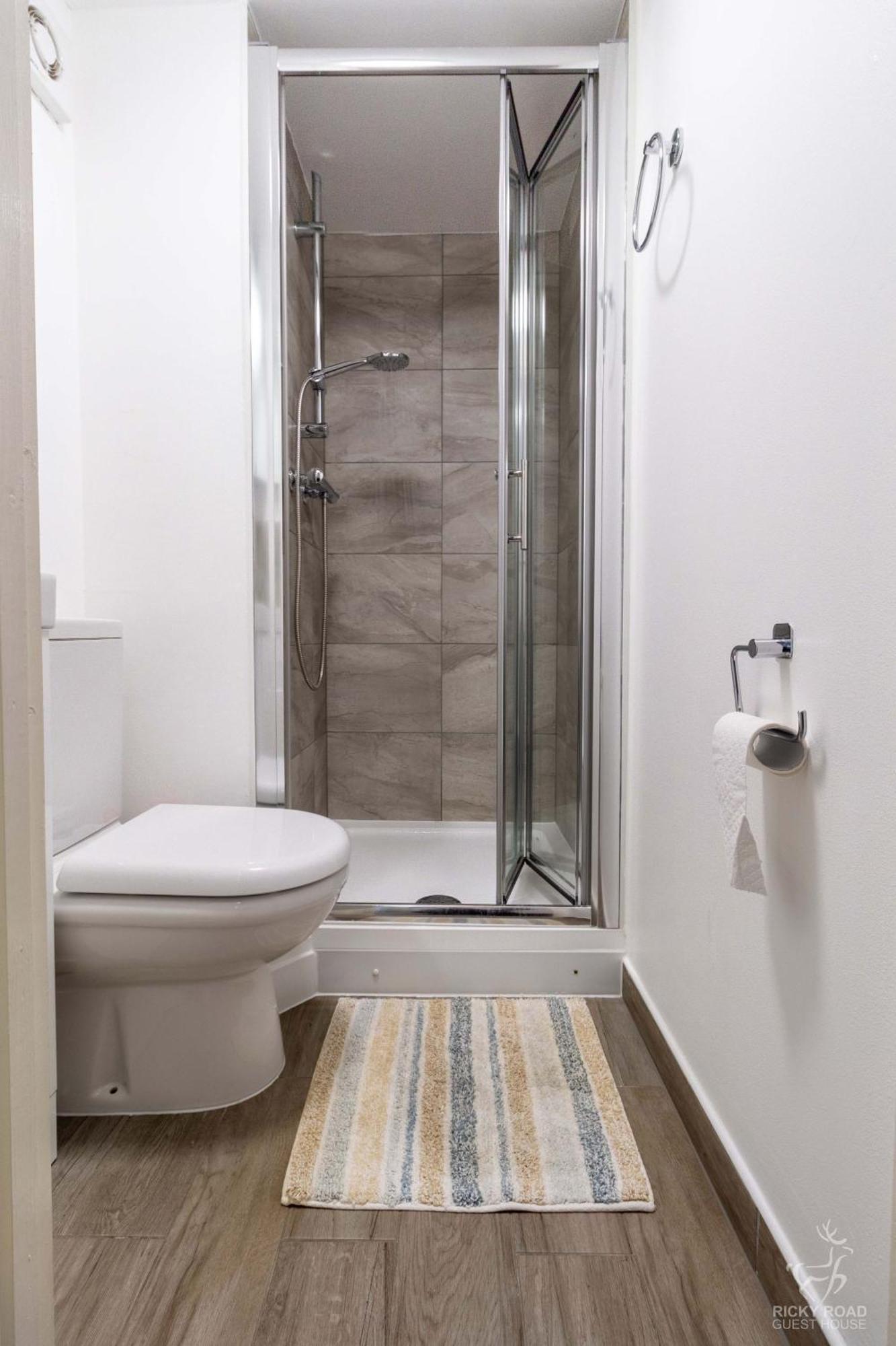 Ricky Road Guest House - Premium واتفورد الغرفة الصورة