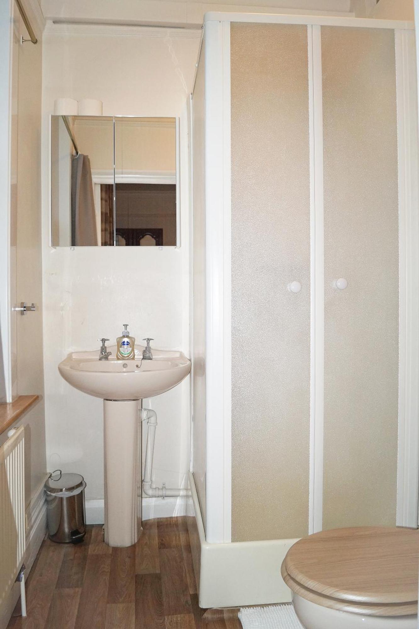 Ricky Road Guest House - Premium واتفورد الغرفة الصورة