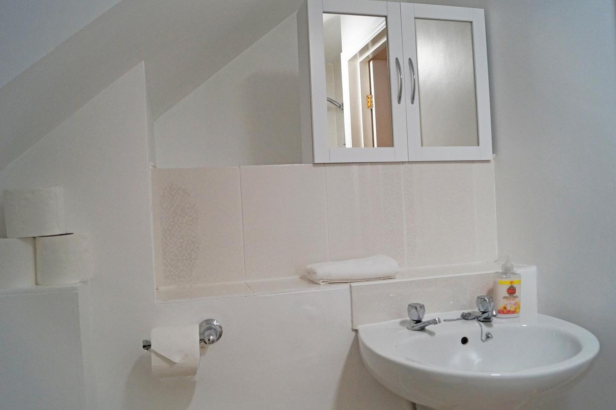 Ricky Road Guest House - Premium واتفورد الغرفة الصورة