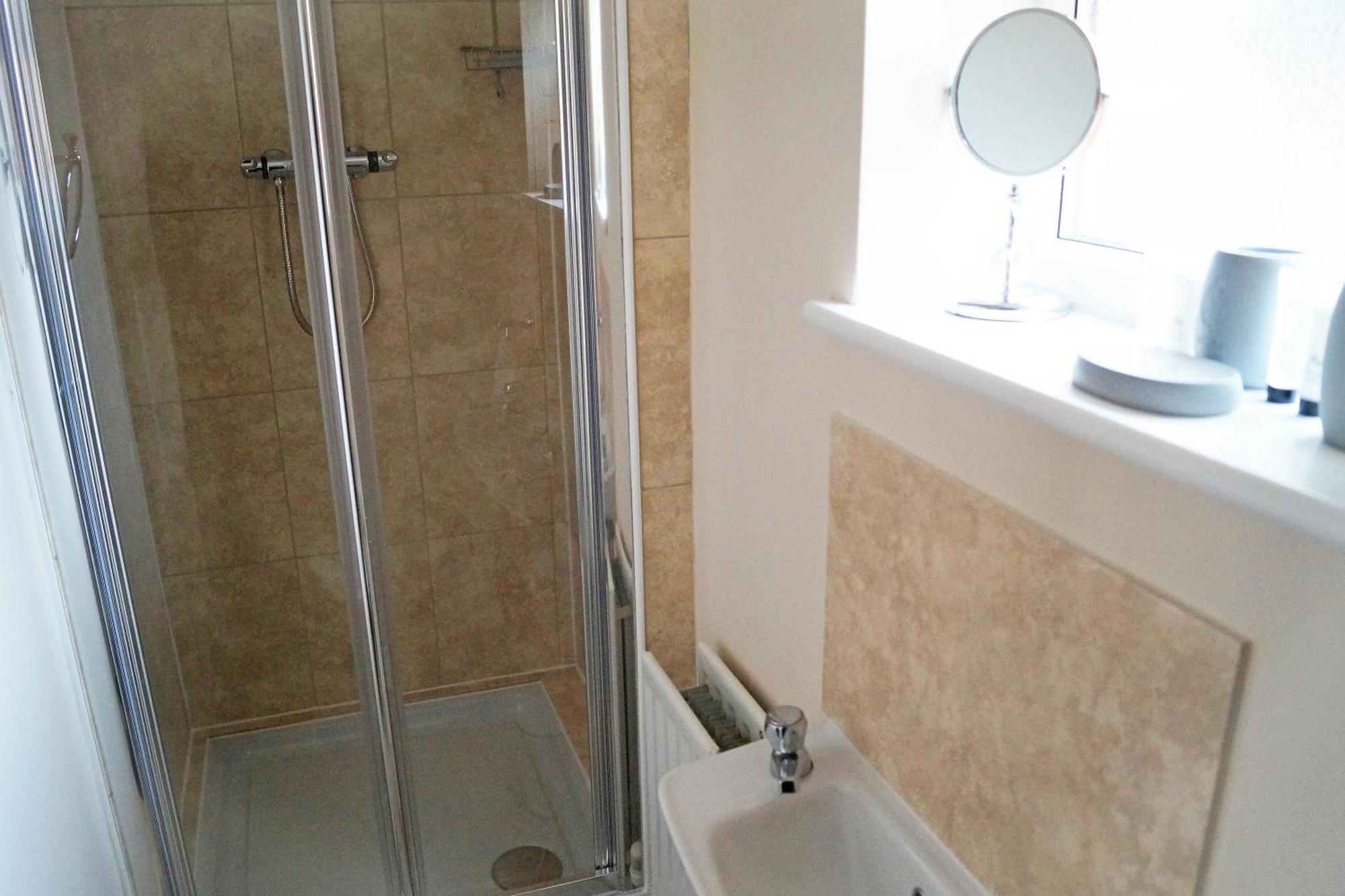 Ricky Road Guest House - Premium واتفورد المظهر الخارجي الصورة